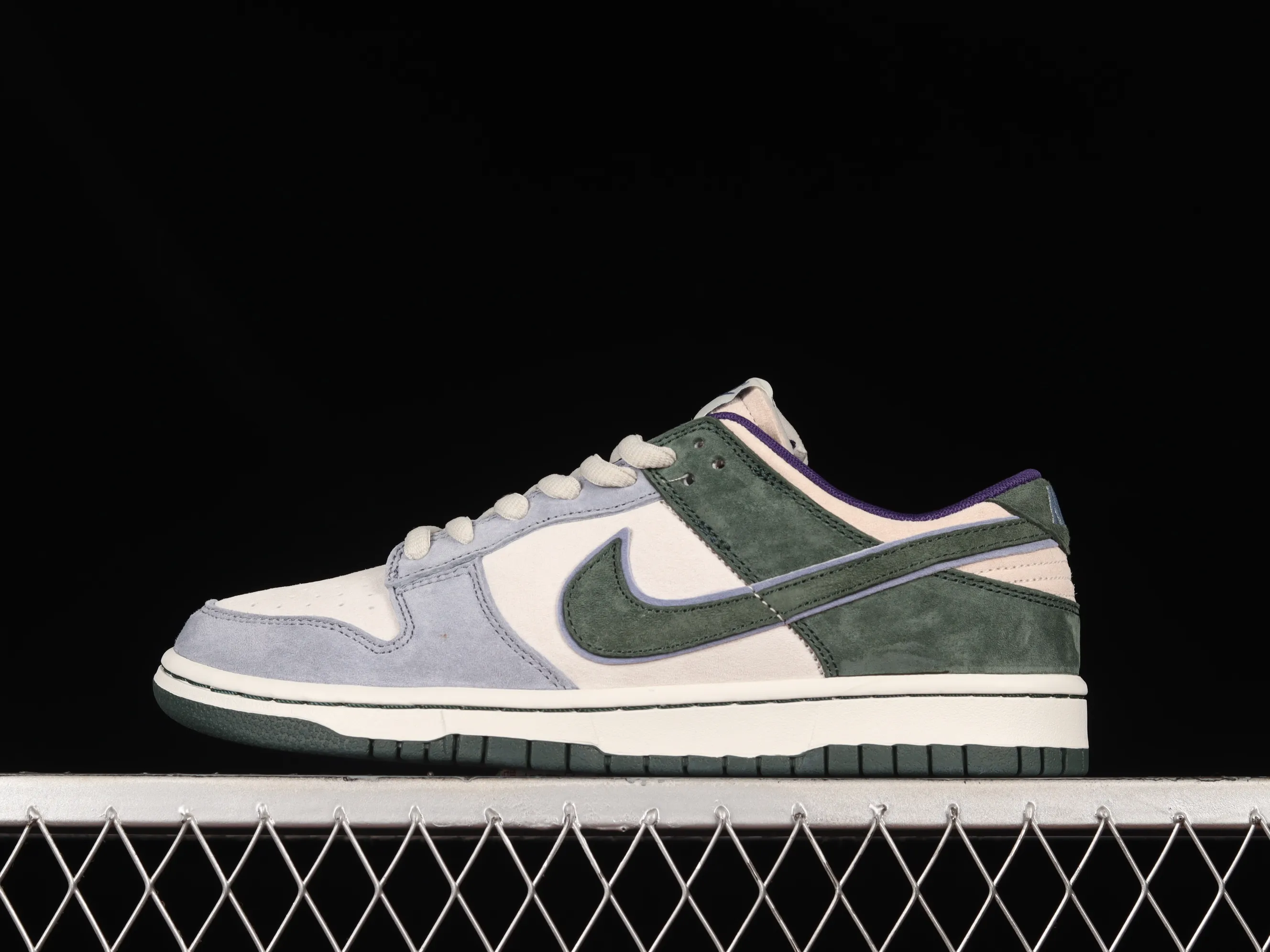 All Categories Nk SB Dunk Series Nk SB Dunk Low Low-top sneakers Otomo Katsuhiro x Nk SB Dunk Low "Steamboy OST" Otomo Katsuhiro co-branded SB low-top sports and leisure sneakers LF0039-021